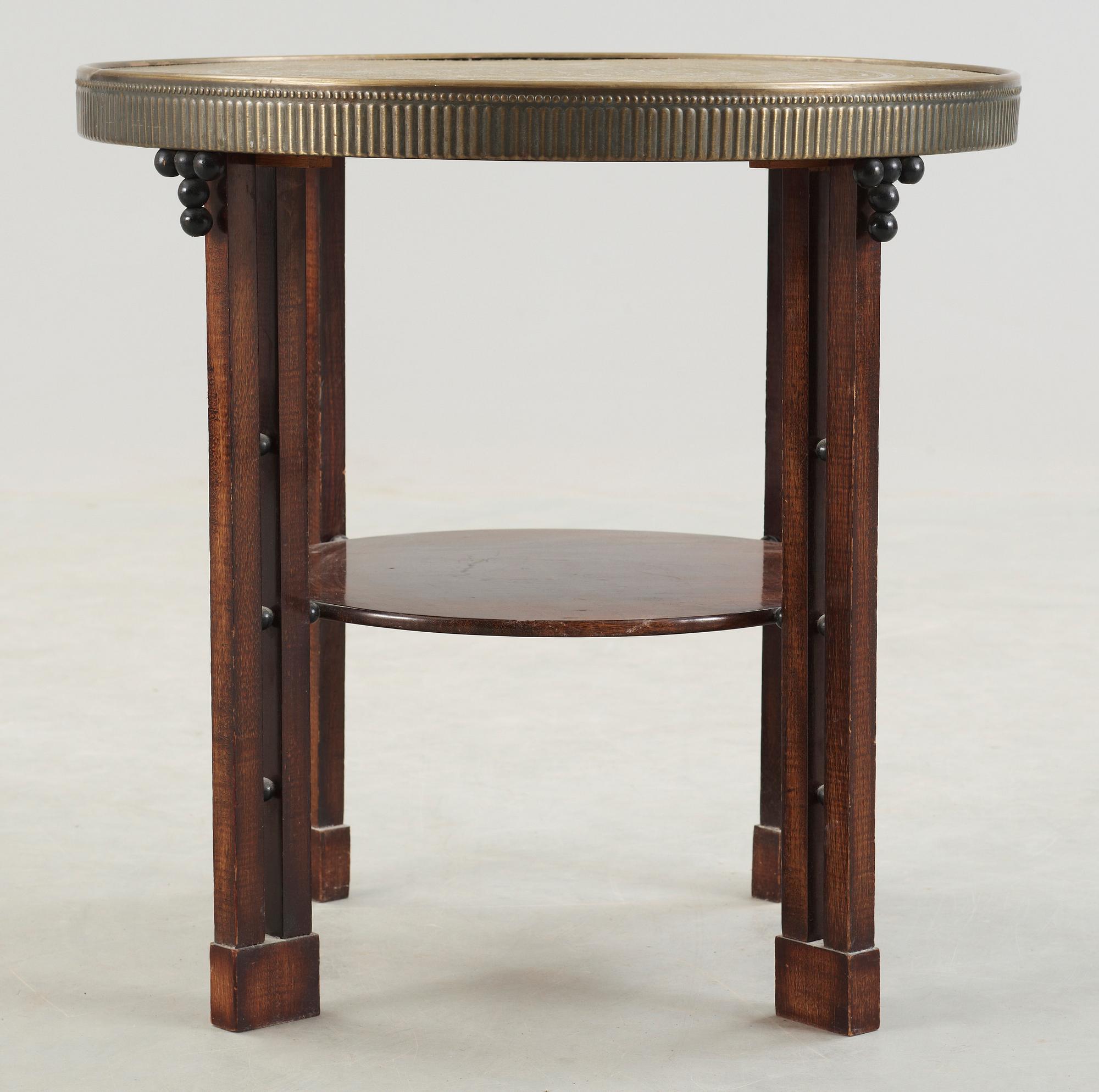 BORD, orientaliskt, 1900-tal.