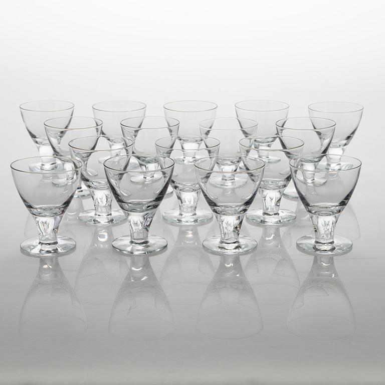 Gunnel Nyman, lasiston osia, 33 kpl, "GN 46", Nuutajärvi Notsjö. Tuotannossa 1949-1969.