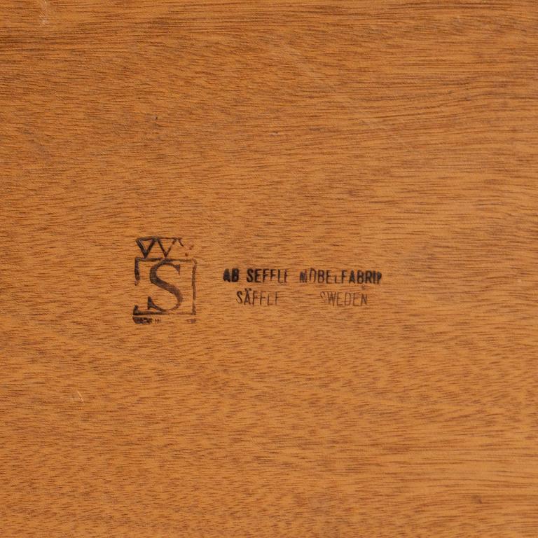 A walnut veneered coffee table from Seffle Möbelfabrik, mid 20th Century.