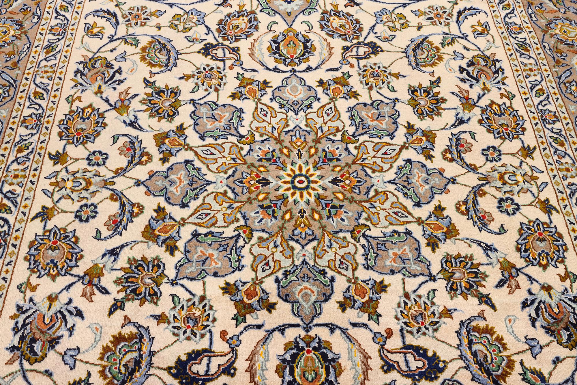 A Keshan carpet, c. 340 x 218 cm.