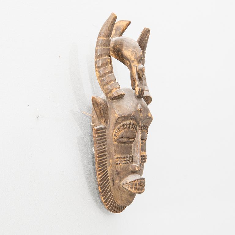 Dansmask möjligen Senufo Afrika 1900-tal.