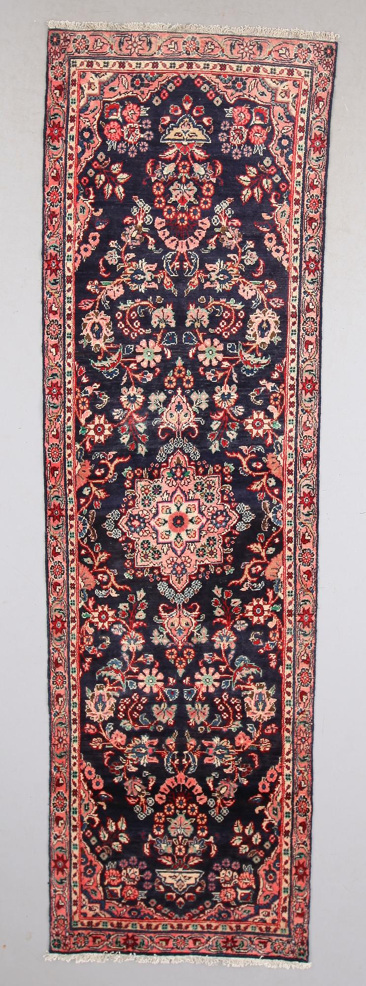 MATTA, Hamadan, ca 330 x 100 cm.