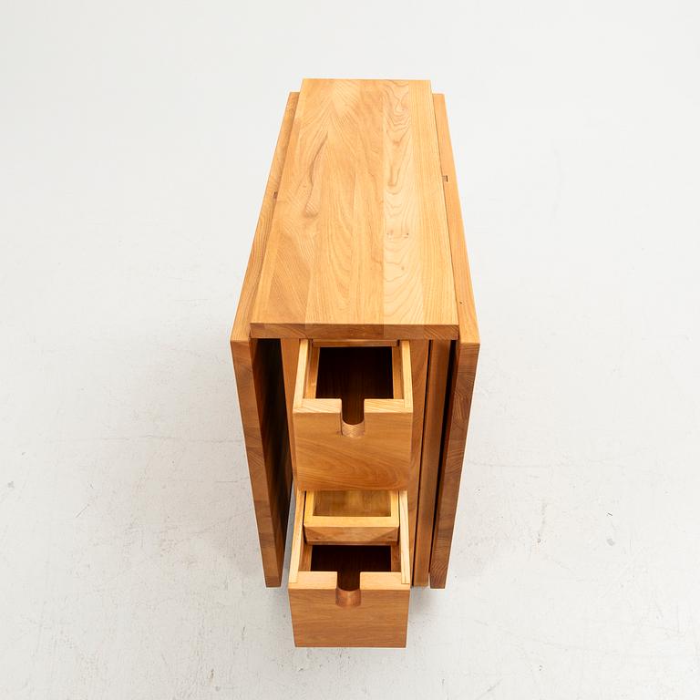 Drop-leaf table, modern manufacture.