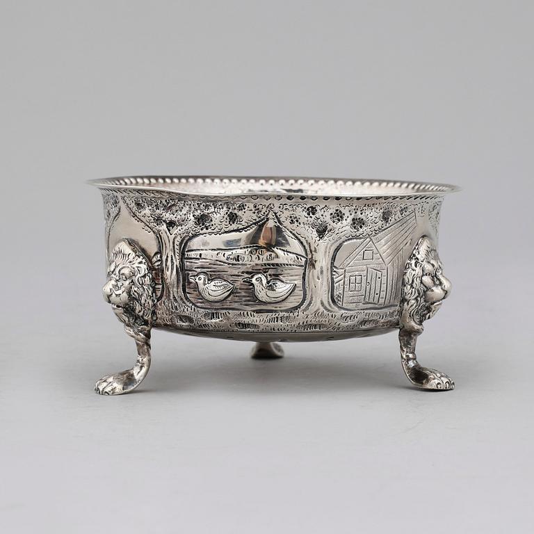 SKÅL, silver, London, England, 1932-33. Vikt 204 g.