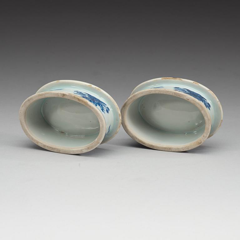 A pair of blue and white salts, Qing dynasty, Jiaqing (1796-1820).