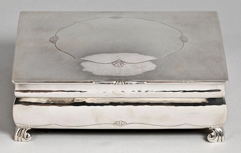 CIGARRSKRIN, silver, GAB, Stockholm 1928. Totalvikt 1200 gram.
