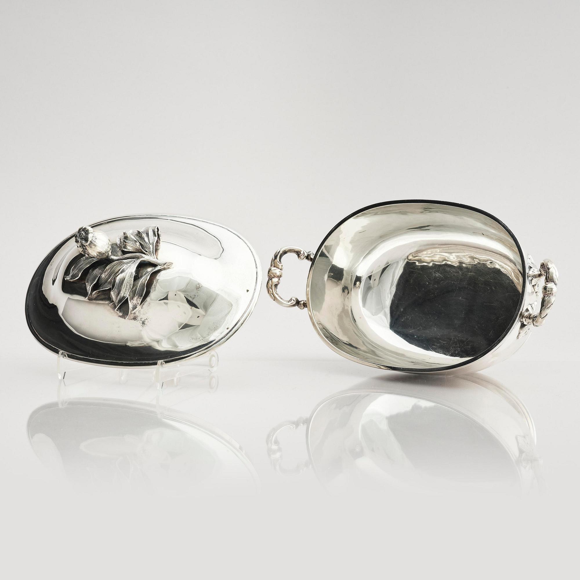 Karl Anderson, a silver tureen with lid, Stockholm 1943.