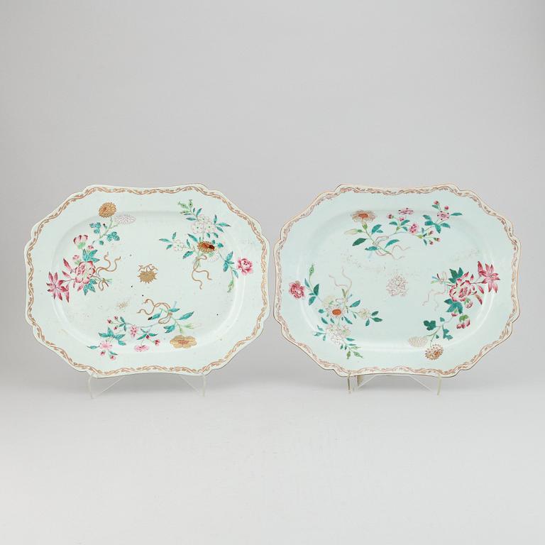 A pair of famille rose serving dishes, Qing dynasty, Qianlong (1736-95).