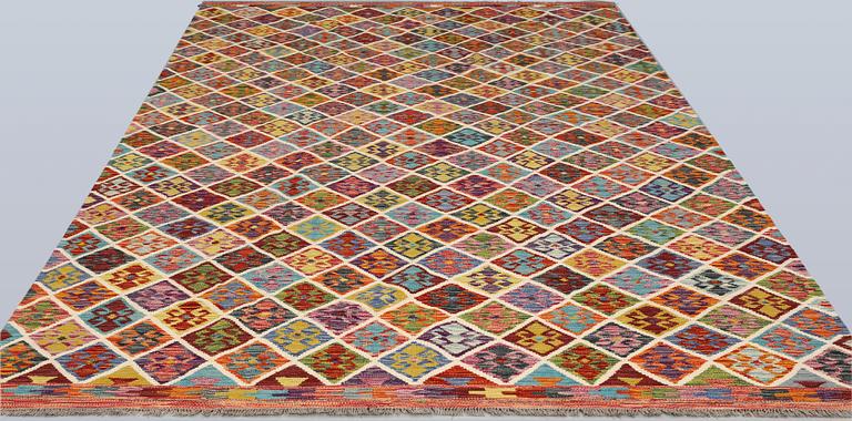 A Kilim carpet, approx. 331 x 208 cm.