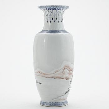 VAS, porslin. Kina, möjligen Republik, 1900-tal.