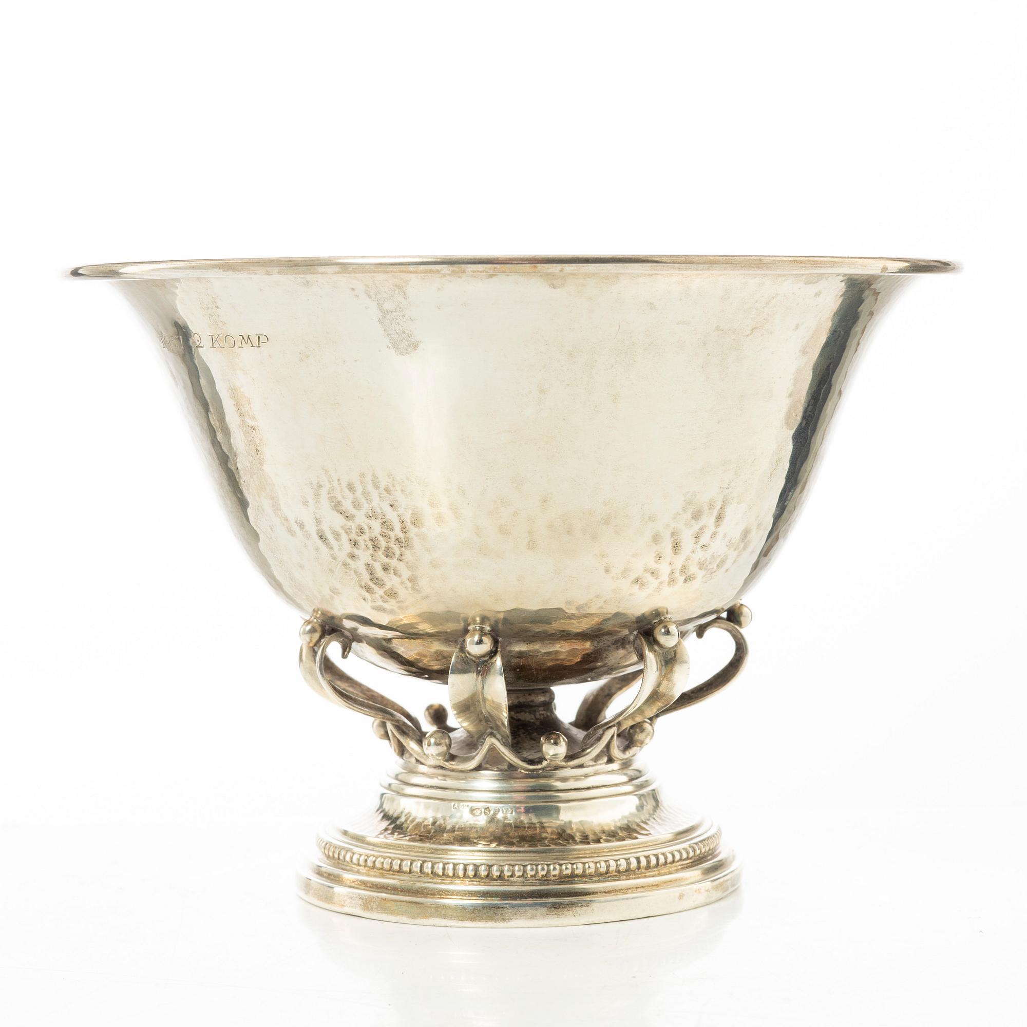 A Hildebrand, skål på fot, silver, Gävle 1923.