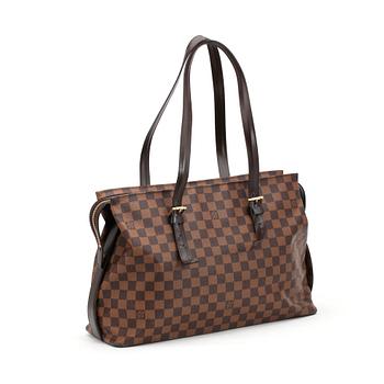 LOUIS VUITTON, axelremsväska, "Chelsea".