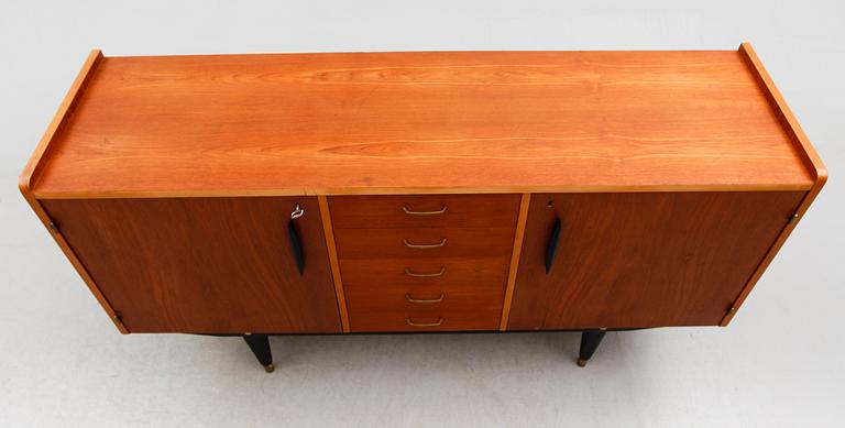 SIDEBOARD, 1900-talets mitt.