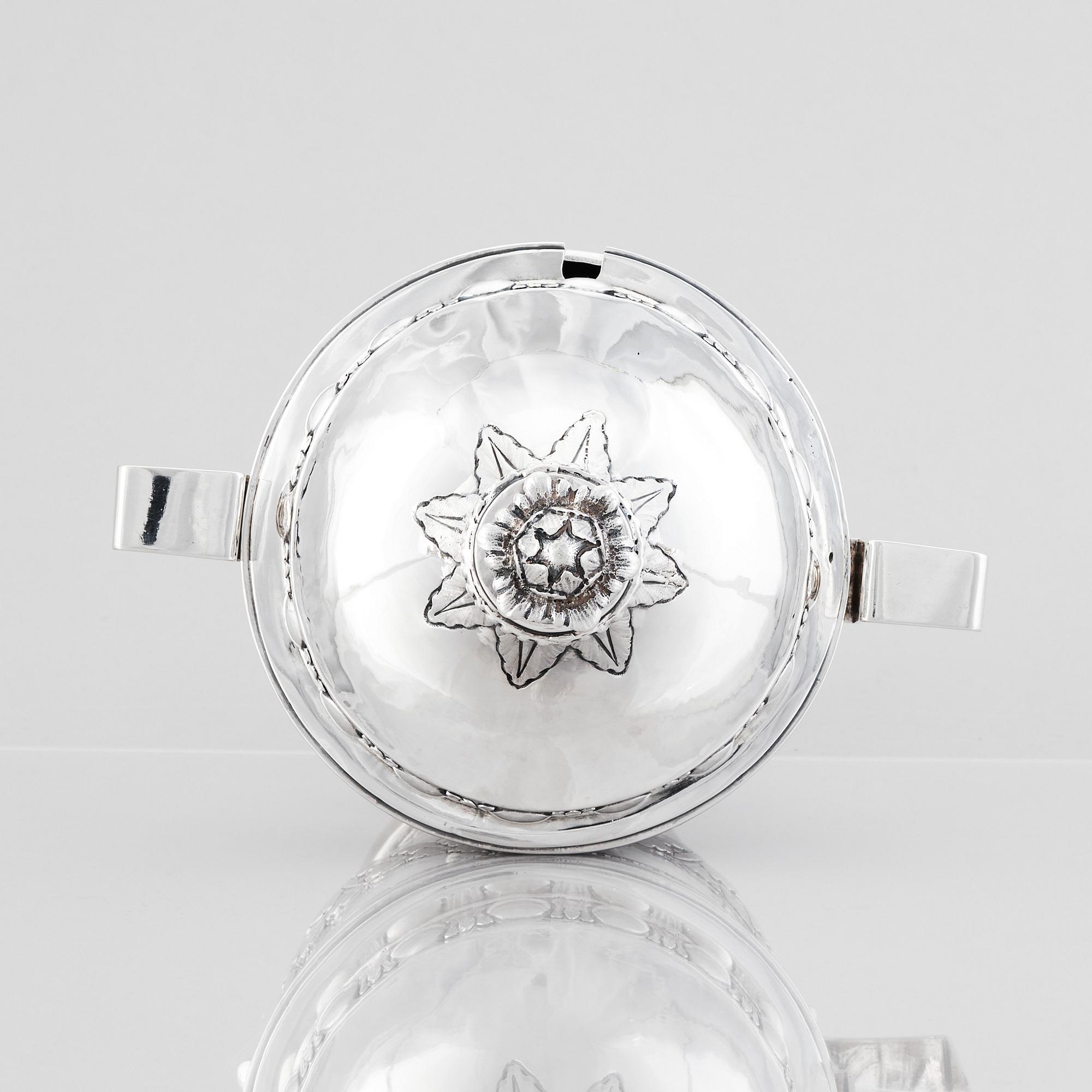 Lars Boye, sockerskål med lock, silver, Stockholm 1780. Gustaviansk.