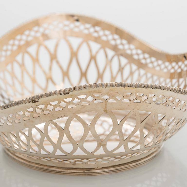 G. Wijland, Malja, kullattua hopeaa, Orania-Nassaun vaakunalla. Gouda, Hollanti 1989.