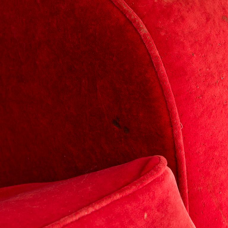 A mid-20th century armchair.