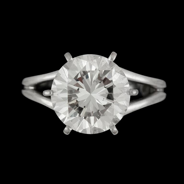 A solitaire diamond app. 4.14 cts ring. Quality app. F/VS2-SI1.