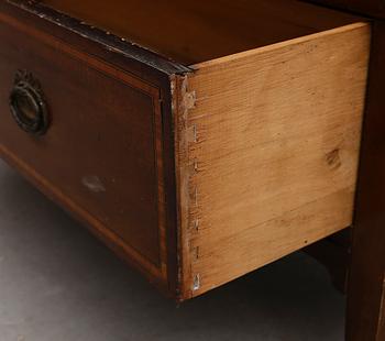 KLÄDSKÅP, England, 1900-talets första hälft.