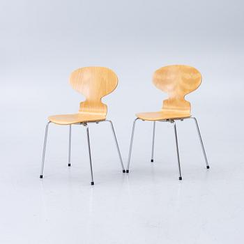 Arne Jacobsen, Chairs, a pair, "Ant", Fritz Hansen, Denmark, 1985.
