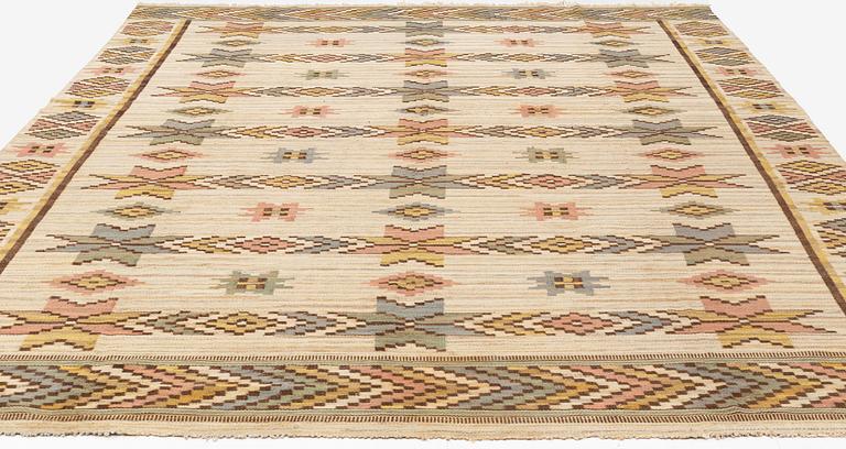 Märta Måås-Fjetterström, A carpet, "Vit botten", flat weave, ca 400 x 292 cm, signed MMF.