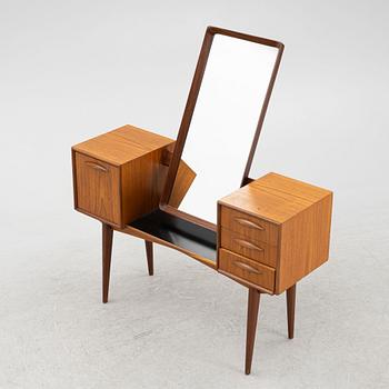 Svante Skogh, a model 315 dressing table from Aktiebolaget Slutarps Möbelindustri, Sweden, 1950's/60's.