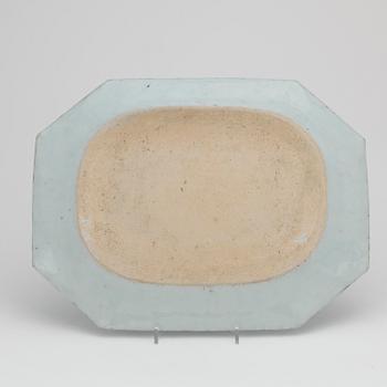 STEKFAT, porslin, Kina, Qianlong 1736-1795.