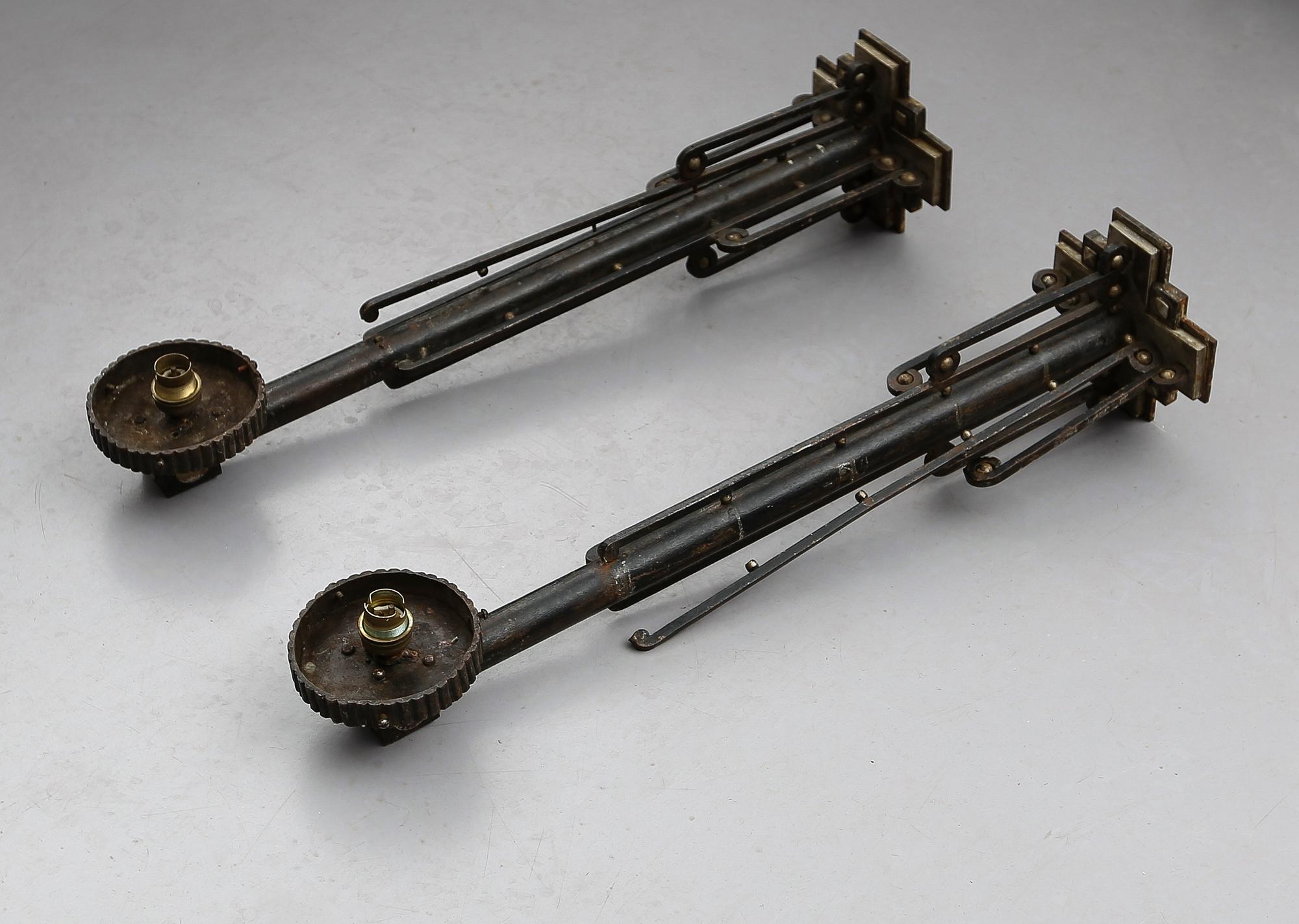 VÄGGLAMPOR, 1 par, smide och förkromad metall, art déco, 1900-talets första hälft.