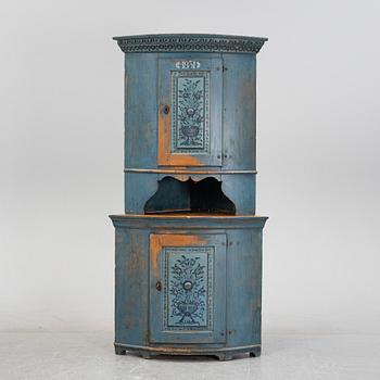 A painted Swedish corner cabinet, Hälsingland, dated 1831.