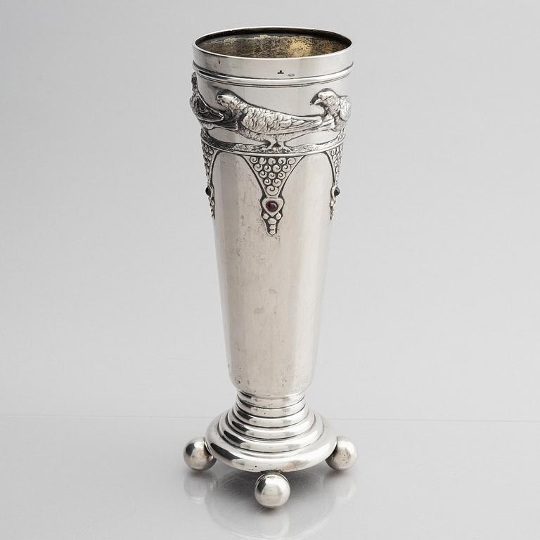 K. Fabergé, vas, silver, kontrollmästare Ivan Lebedkin, Moskva, Ryssland, tidigt 1900-tal.