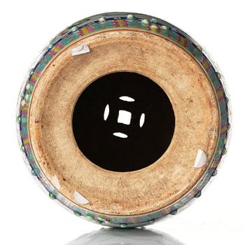 A famille rose garden seat, Qing dynasty, 19th century.