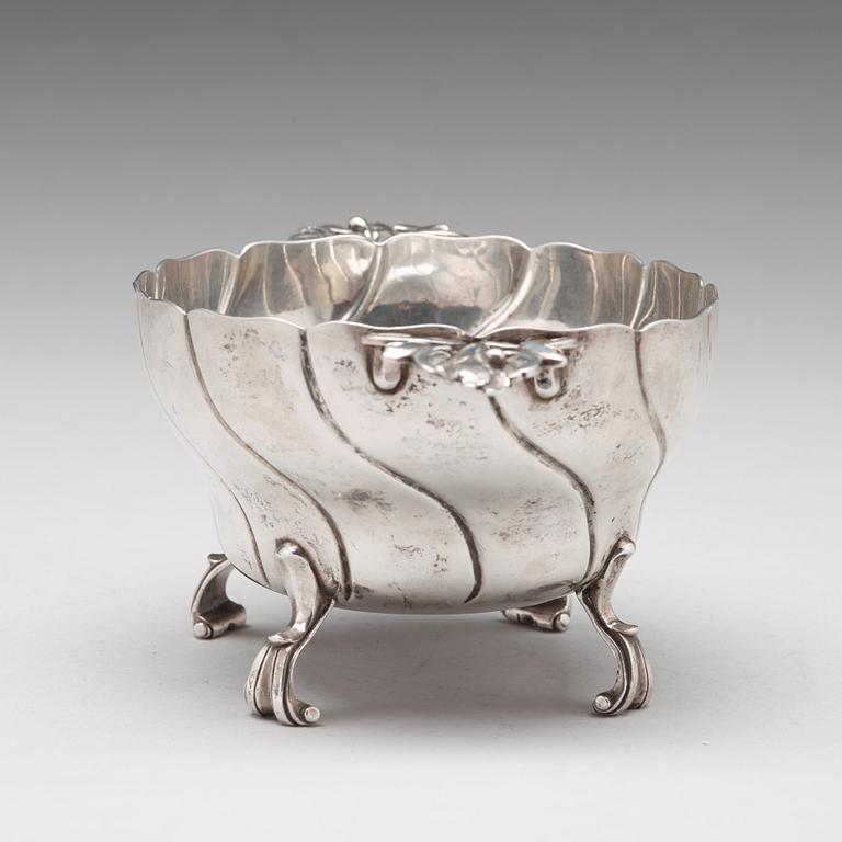 Petter Åkerman, konfektskål, silver, Stockholm
1769, rokoko.