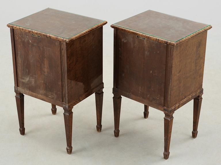 SÄNGBORD, ett par, Ferdinand Lundquist & Co, Göteborg, 30/40-tal.