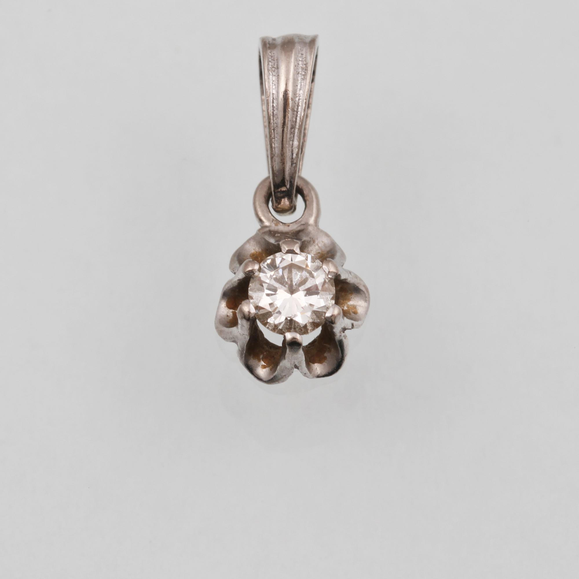 HÄNGE, 18K vitguld med briljantslipad diamant, Alton, Falköping. Vikt 0,6 gram.
