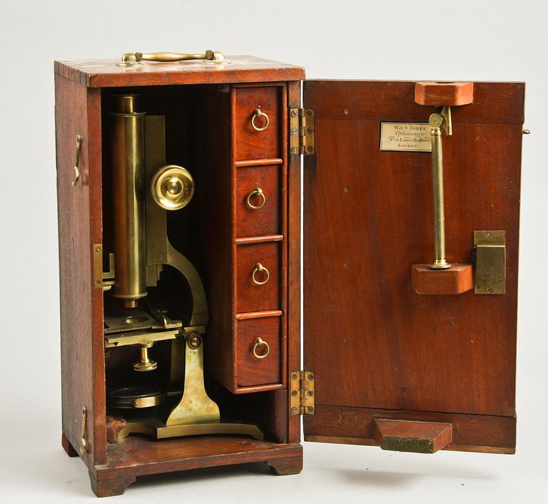 MIKROSKOP med tillbehör i schatull, W & S Jones, 1800-tal.