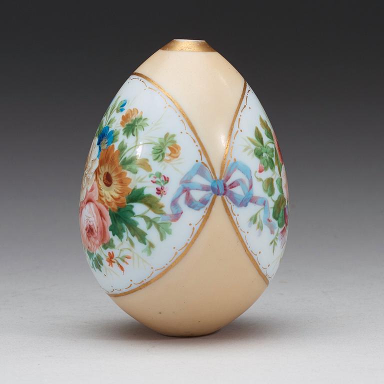 ÄGG, porslin. Ryssland, 1800-tal.