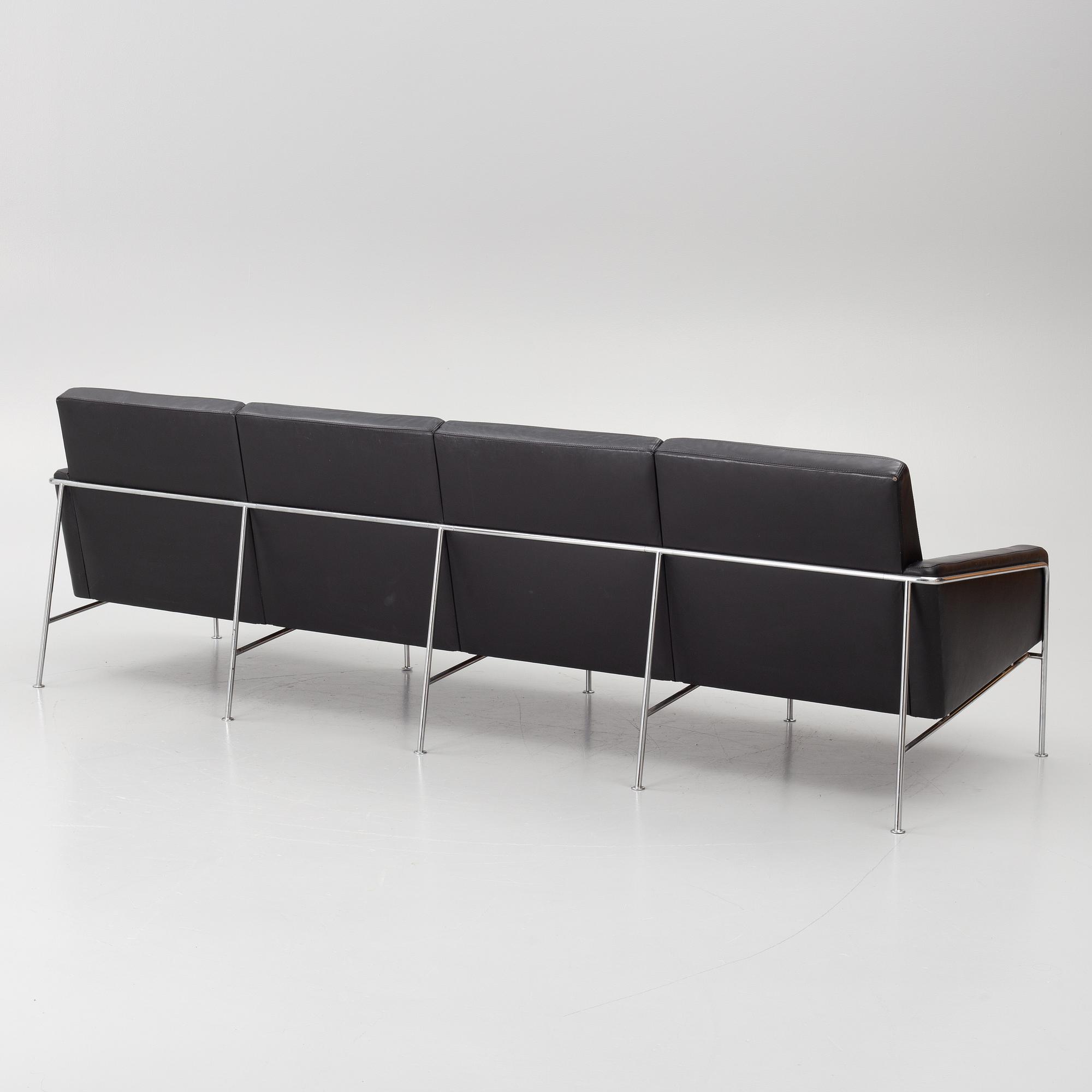 Arne Jacobsen, Sofa, model series FH-3300 “Lufthavnssofa”, Fritz Hansen.