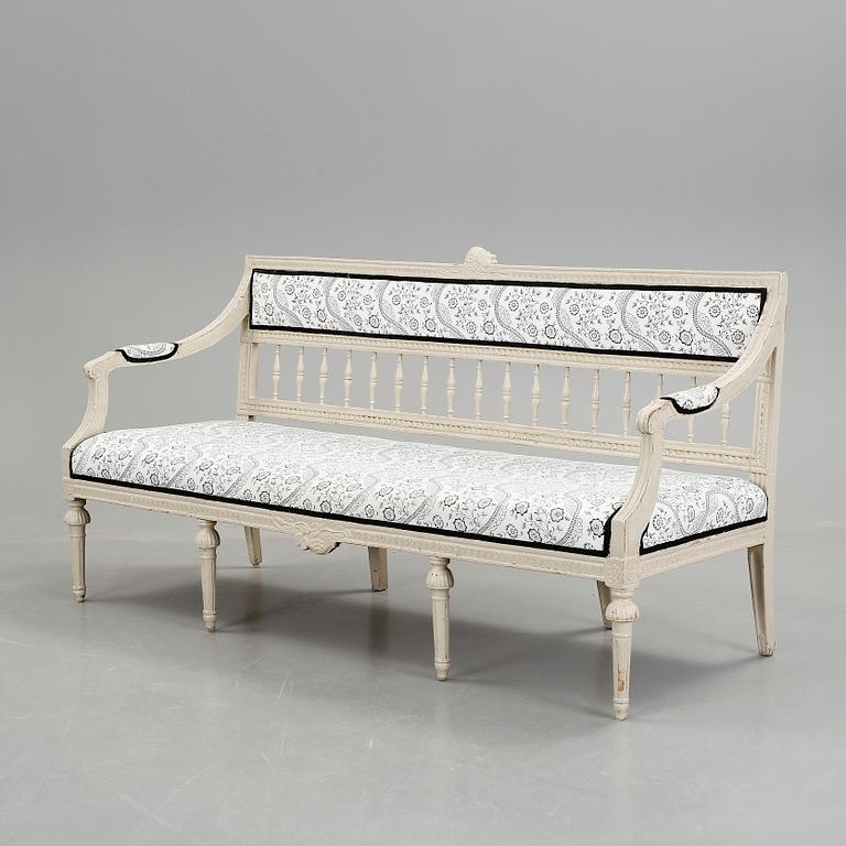 SOFFA, sengustaviansk, omkring år 1800.