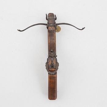 Pistol crossbow, 17th/18th century.