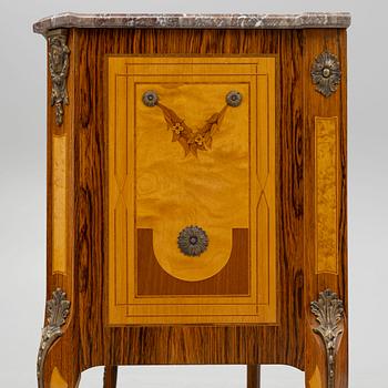 Chest of drawers, late Gustavian style, mid-20th century.