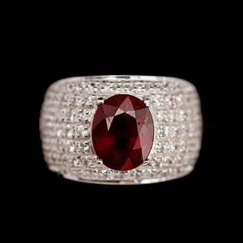 RING, förgyllt silver, rubin ca ca 4.0 ct.