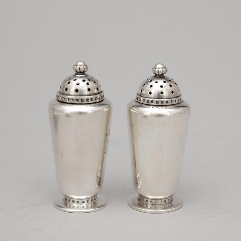 STRÖARE samt SALTKAR, 5 delar, silver, GAB, Stockholm, 1944. Tot vikt ca 258 gram.