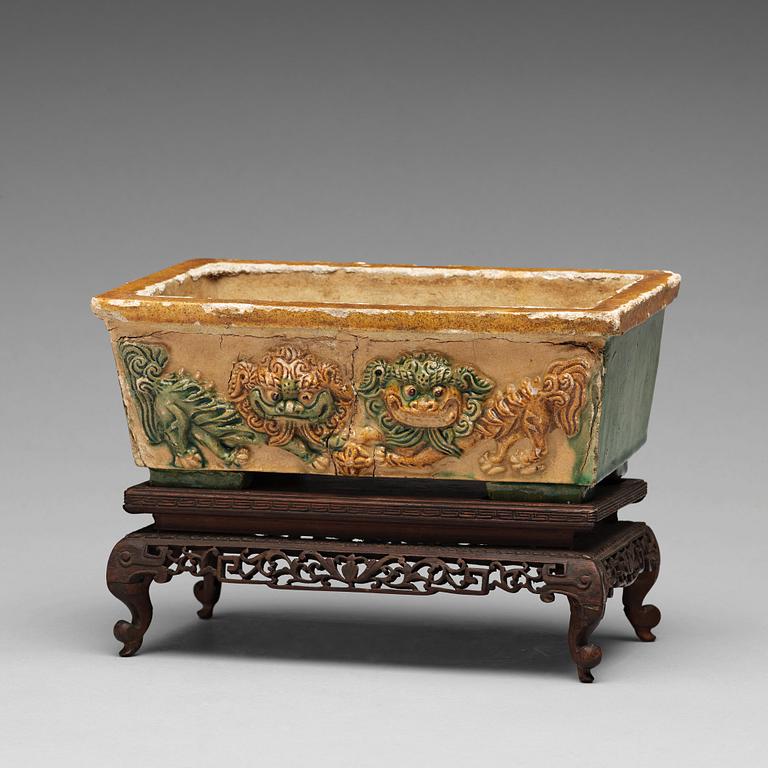 A brown and yellow glazed flower pot/censer, Qing dynasty, 17th/18th Century.