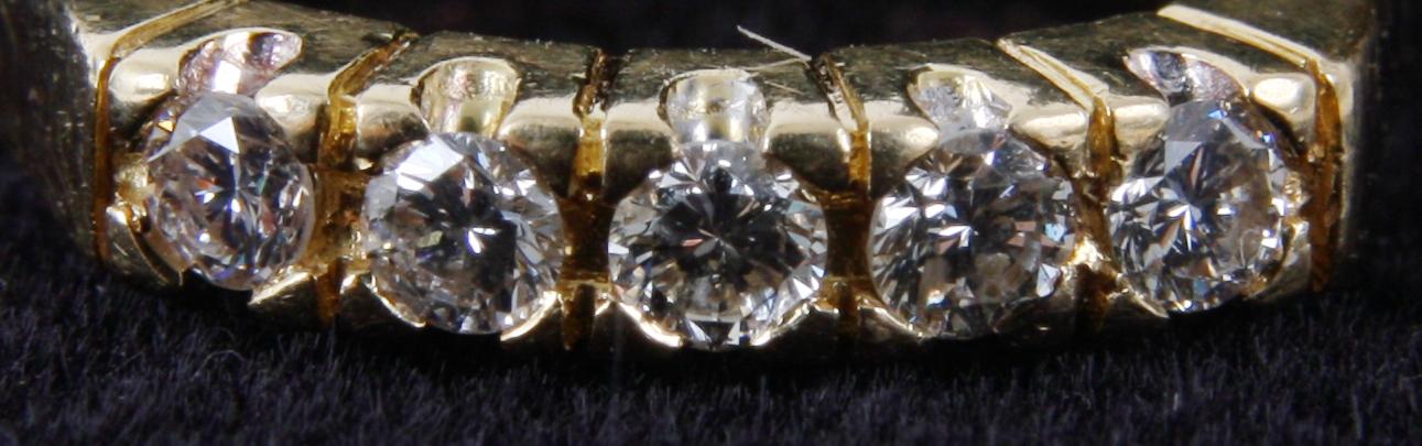 RING, 18K guld med 5 briljanter tot ca 0.50 ct.