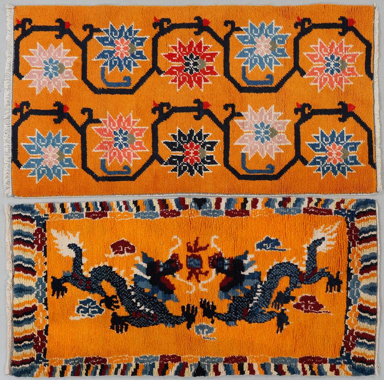 MATTOR, 2 st, Kina, sent 1900-tal, 150x80 respektive 150x75 cm.