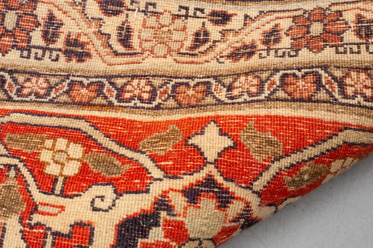 A carpet, an antique Tabriz, ca 380-381,5 x 271,5-283 cm, an inscription: Yekbar Jorabchi.