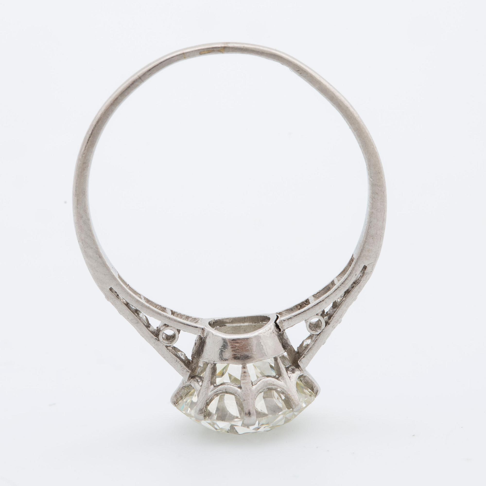 A ca 2.30 old-cut diamond ring.
