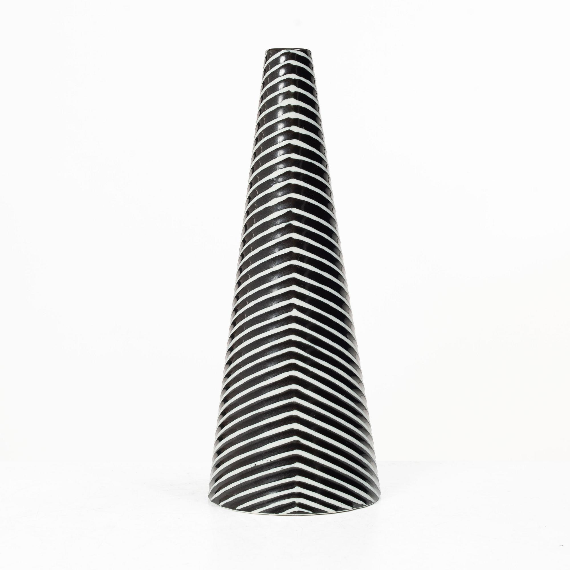 Stig Lindberg, Vase, “Domino”, Gustavsberg, latter half of the 20th century.