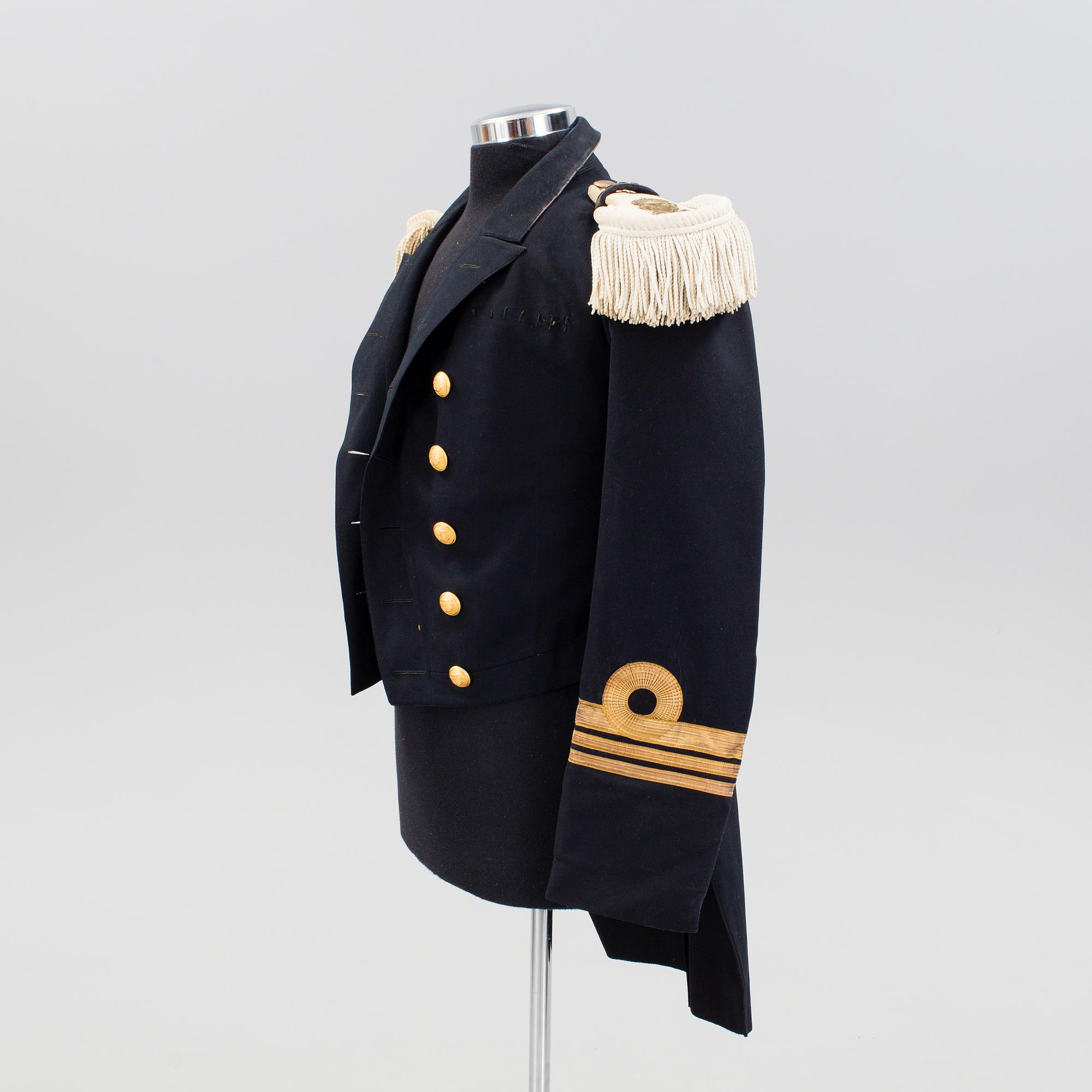 UNIFORMSJACKA och BICORN, för kapten vid flottan, Sverige, omkring 1900.