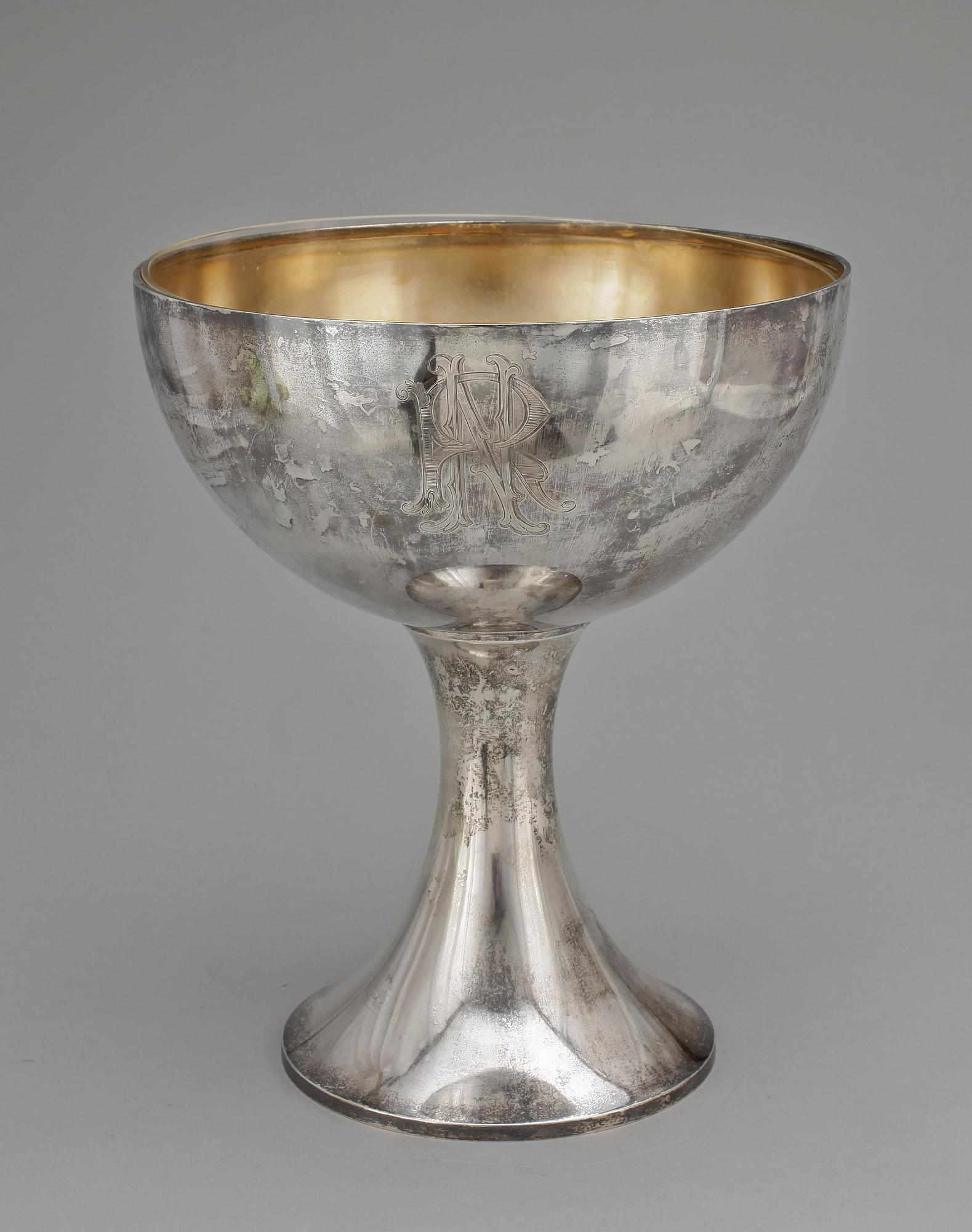 POKAL, silver, otydliga mästarstämplar, Stockholm, 1910. Vikt 822 g.
