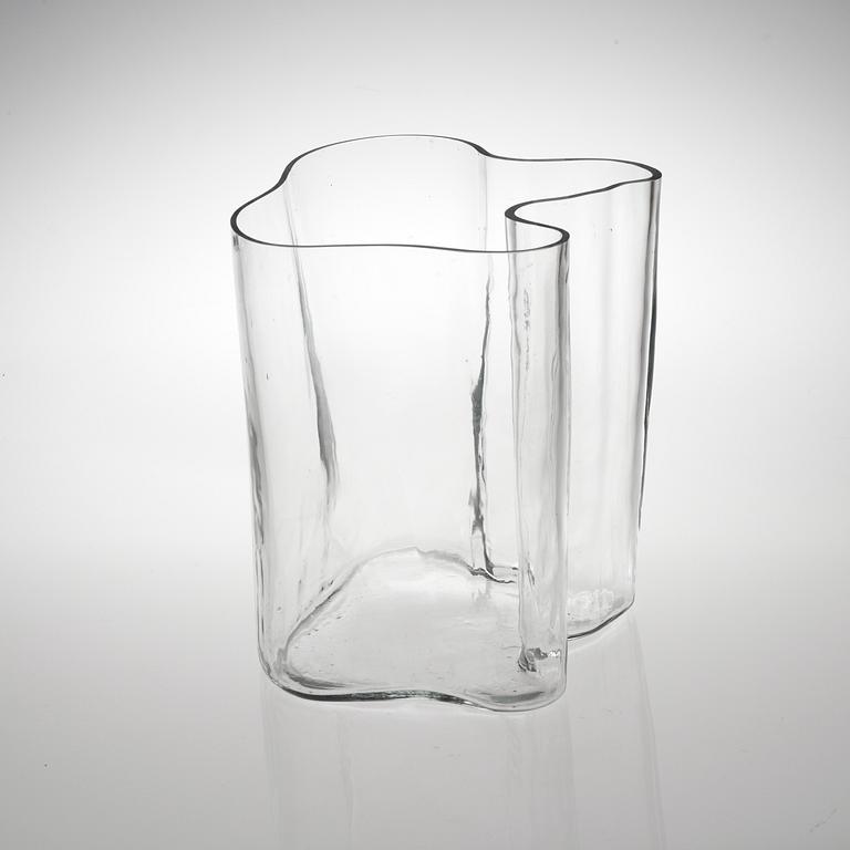 An Alvar Aalto mould blown glass vase,